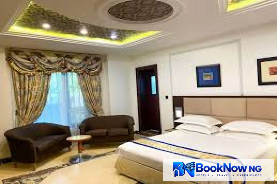 KING ROOM WITH MOUNTAIN VIEW