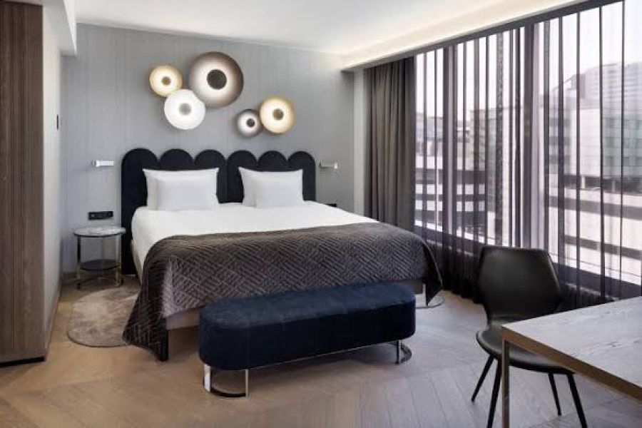 EXECUTIVE ROOM