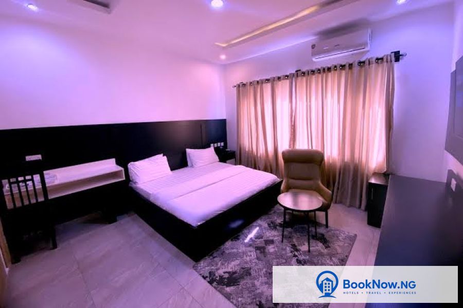 SUPERIOR ROOM