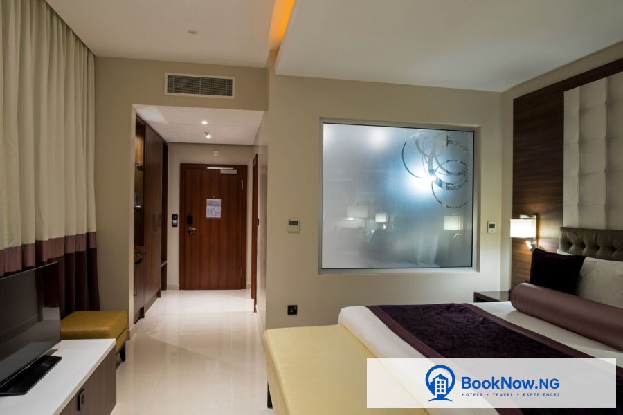 DELUXE ROOM