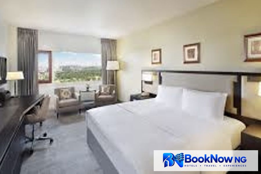 KING GUEST ROOM POOL VIEW