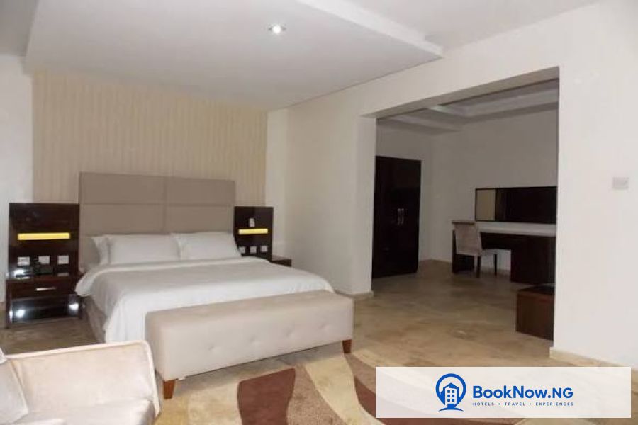 SUPERIOR ROOM