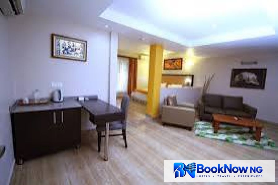 STUDIO ROOM