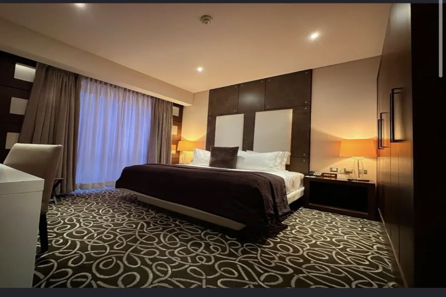 DELUXE ROOM
