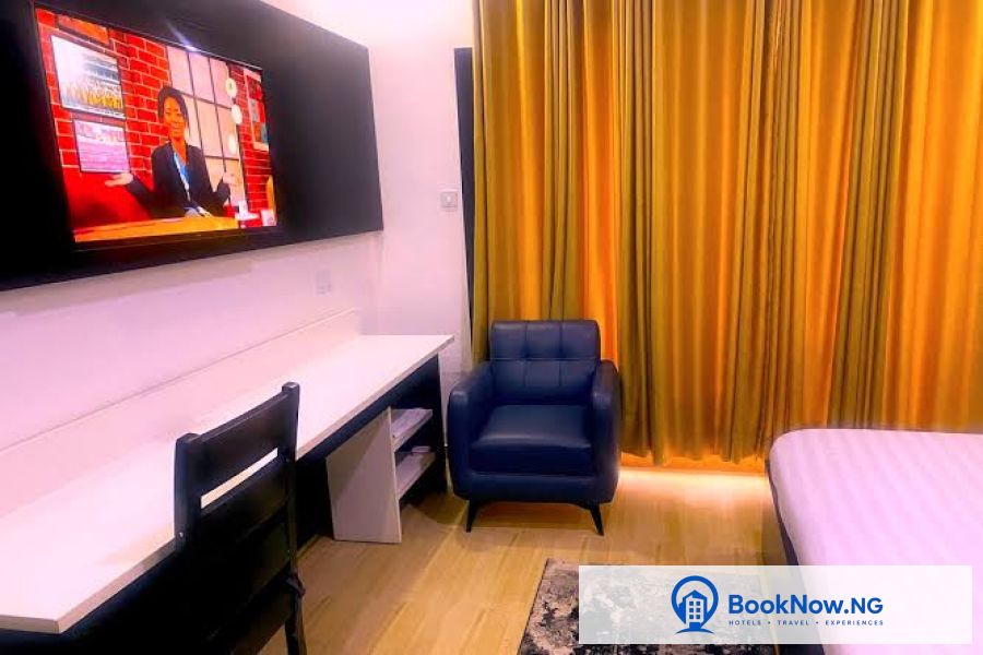SUPER EXECUTIVE SUITES
