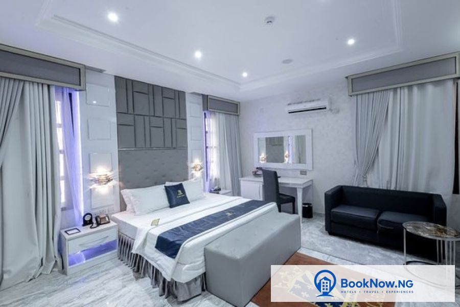 DELUXE ROOM
