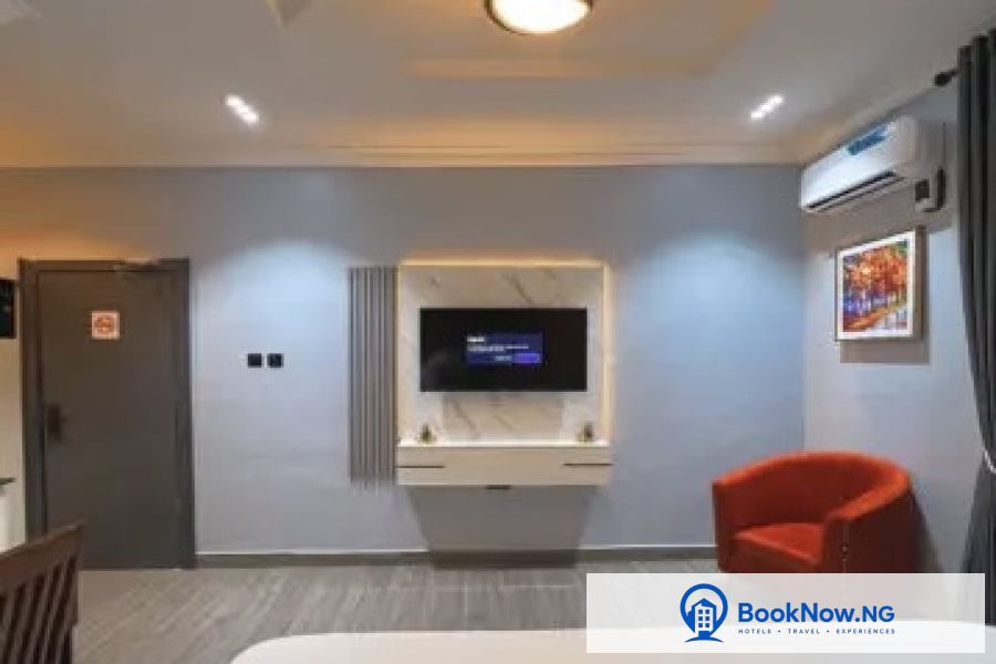 STUDIO ROOM
