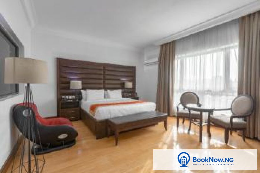 EXECUTIVE ROOM