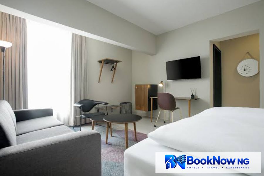 EXECUTIVE ROOM
