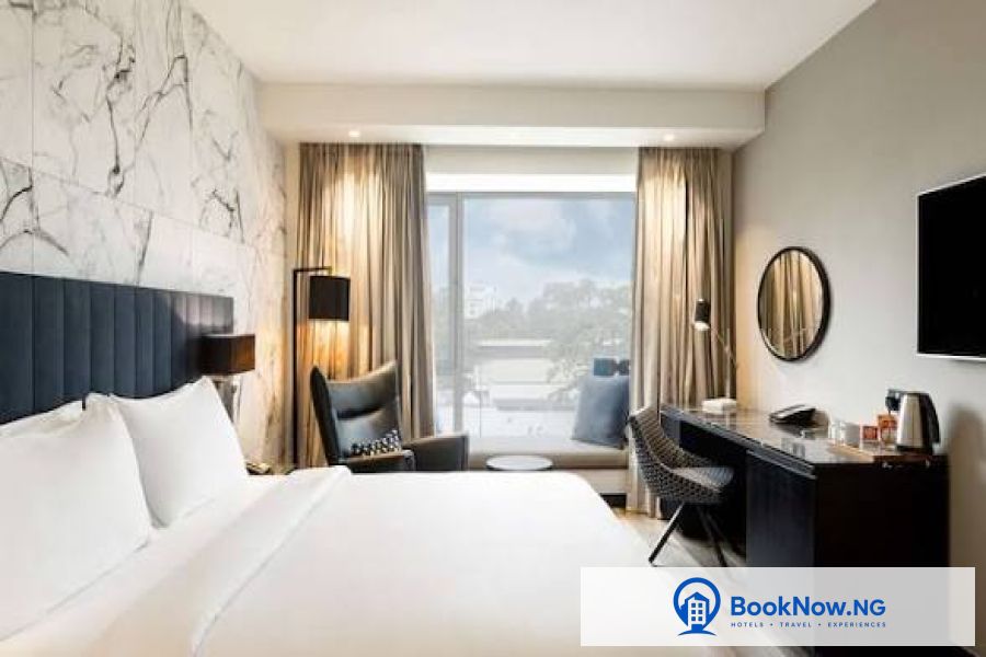 EXECUTIVE ROOM