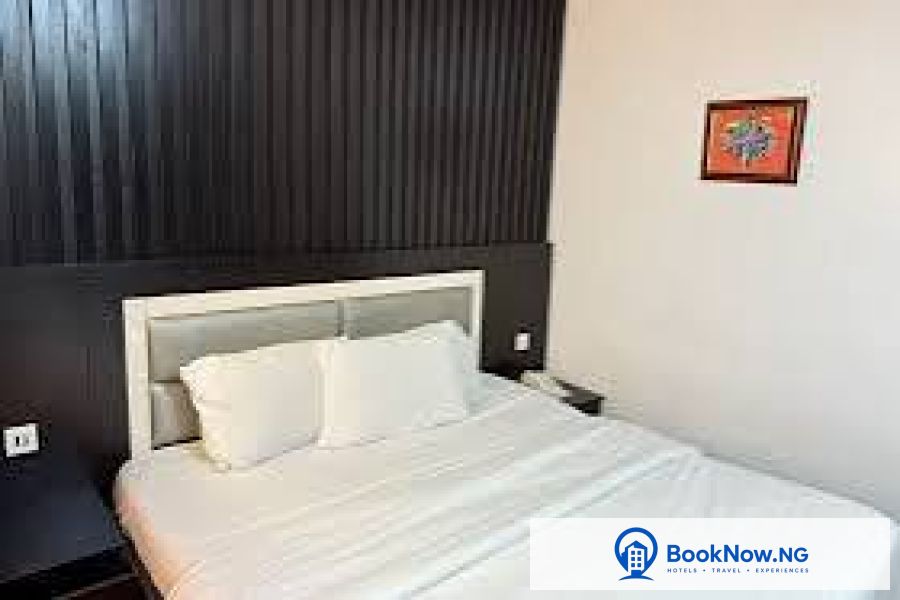 SINGLE ROOM