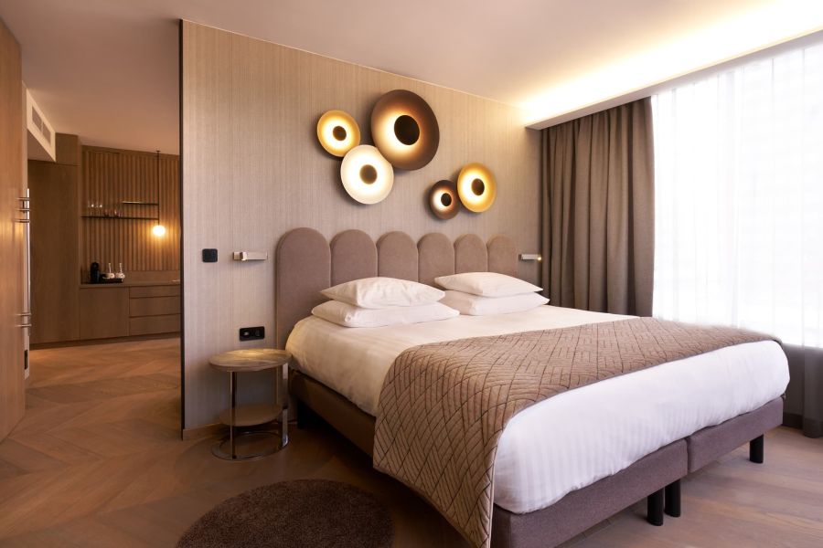 EXECUTIVE SUITE