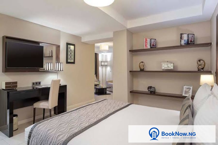 STUDIO EXECUTIVE ROOM