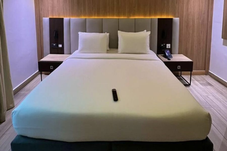 DELUXE ROOM