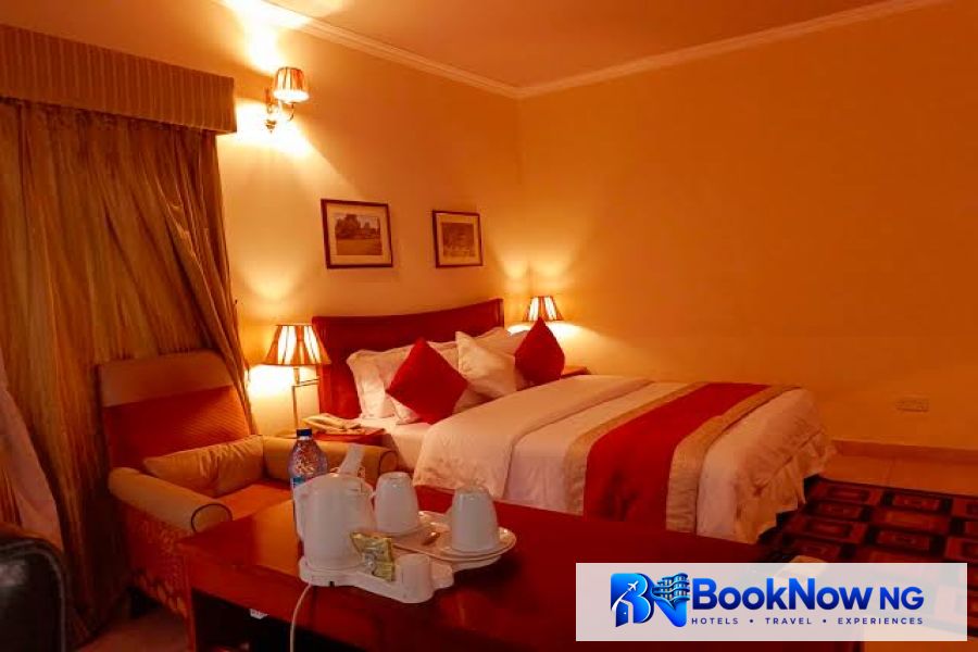 LUXURIOUS ROOM
