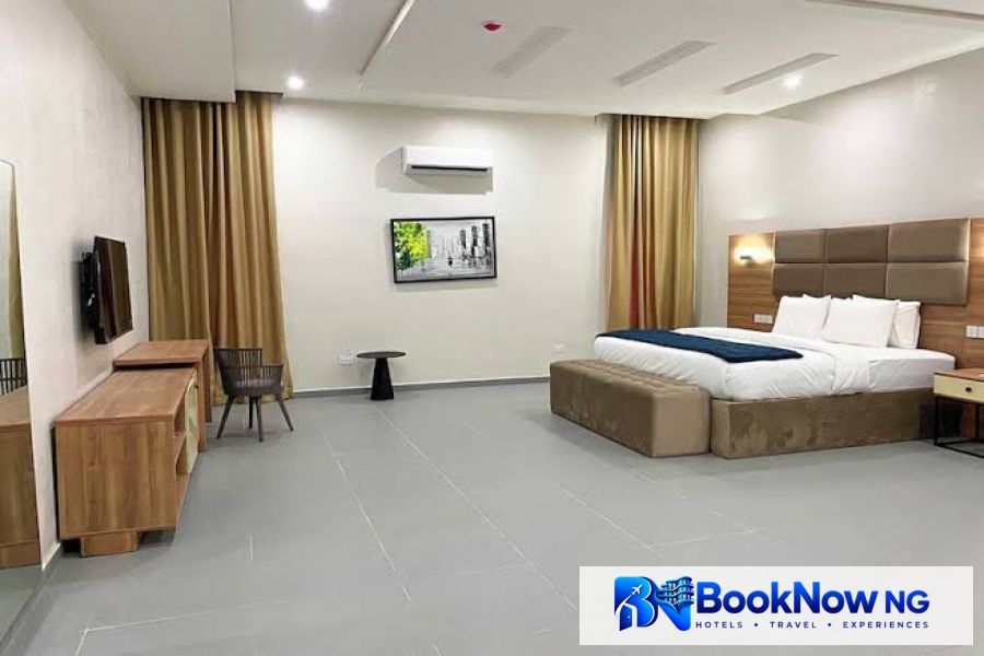 DELUXE ROOM