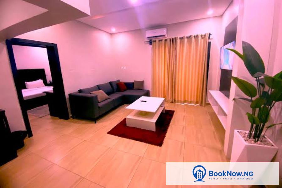 ONE BEDROOM CAPITOL SUITE