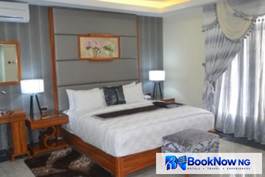 DELUXE ROOMS