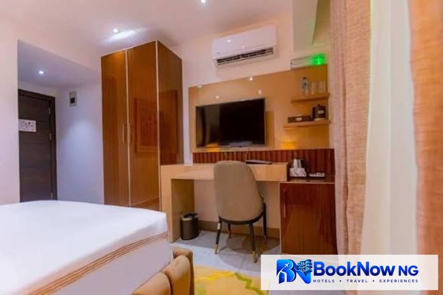 SUPERIOR ROOM