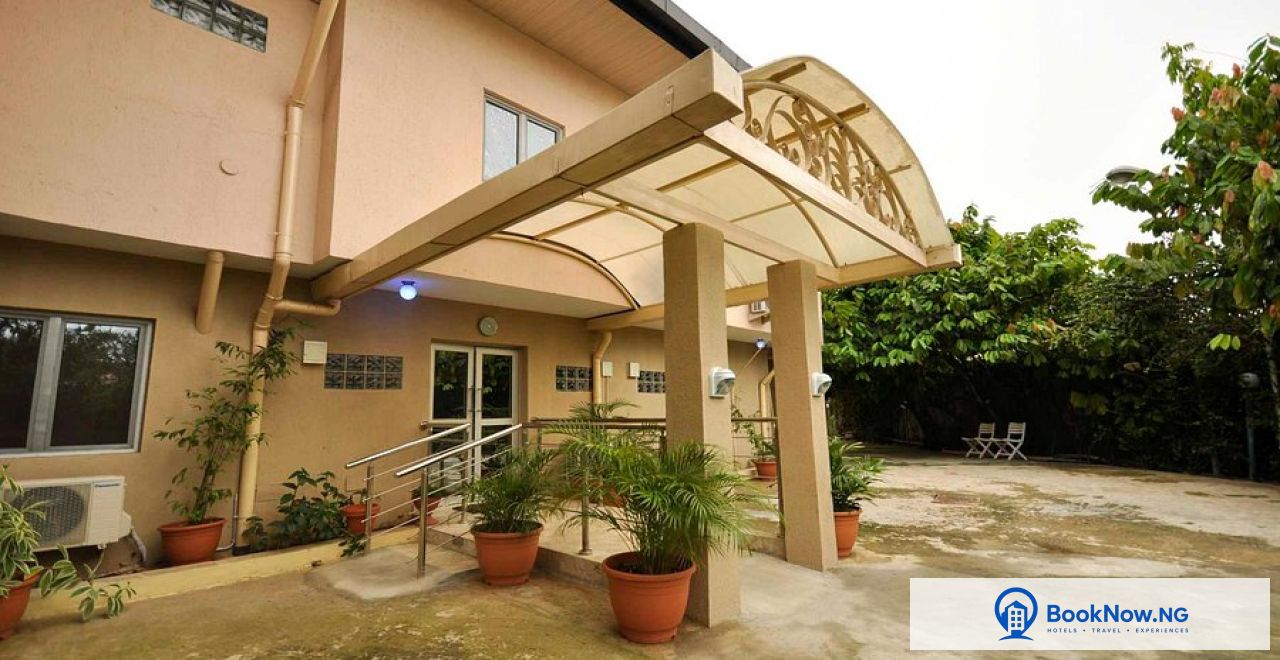Jeromes Garden And Suites