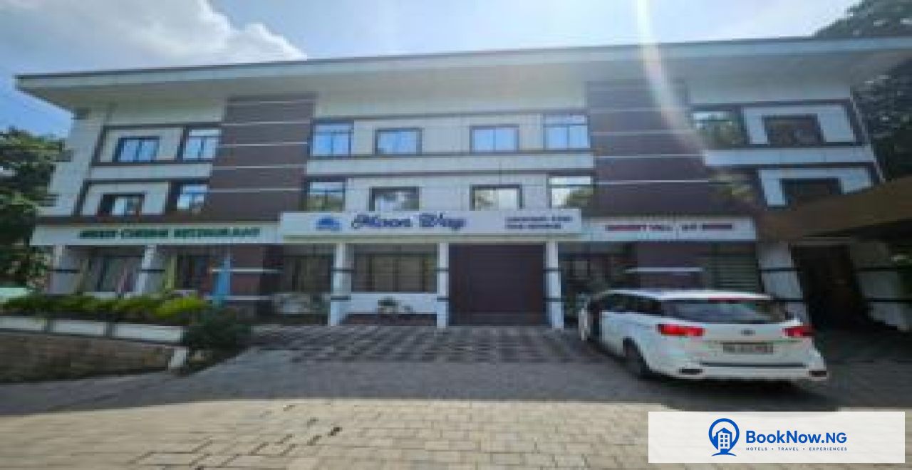 MoonWay Hotel